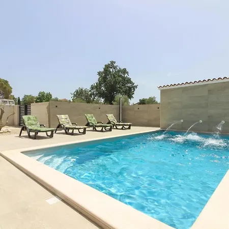 Mit Privatpool Fuer 6 Personen Ca 125 Qm In Peroj, Istrien Istrische Riviera Peroj