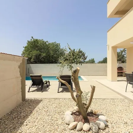 Nyaraló Mit Privatpool Fuer 6 Personen Ca 125 Qm In Peroj, Istrien Istrische Riviera *