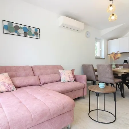 Mit Privatpool Fuer 6 Personen Ca 125 Qm In Peroj, Istrien Istrische Riviera Nyaraló Peroj