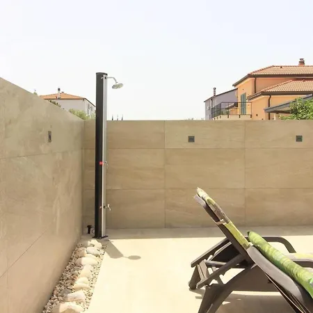 Mit Privatpool Fuer 6 Personen Ca 125 Qm In Peroj, Istrien Istrische Riviera Nyaraló *