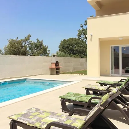 Mit Privatpool Fuer 6 Personen Ca 125 Qm In Peroj, Istrien Istrische Riviera Nyaraló *