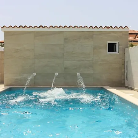 Nyaraló Mit Privatpool Fuer 6 Personen Ca 125 Qm In Peroj, Istrien Istrische Riviera *